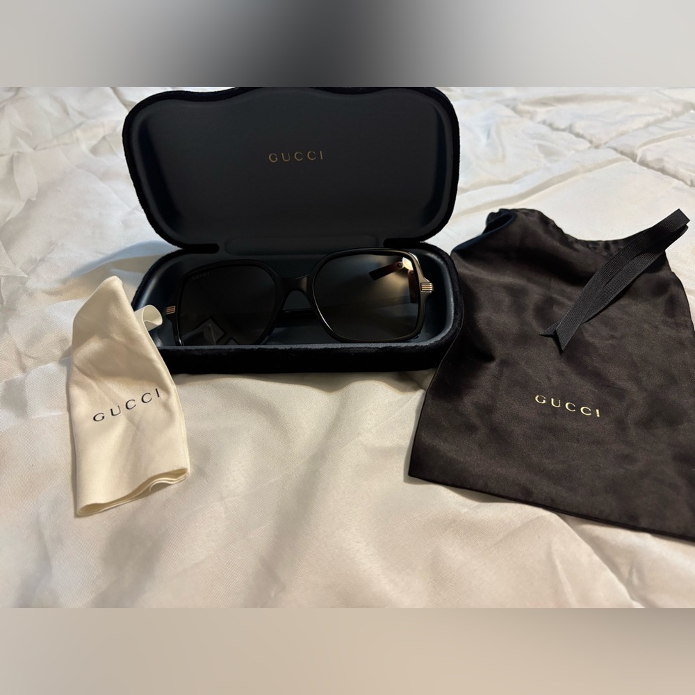 ✨ Authentic Gucci GG1449S Sunglasses – Classic Black Elegance ✨ - Picture 6 of 8